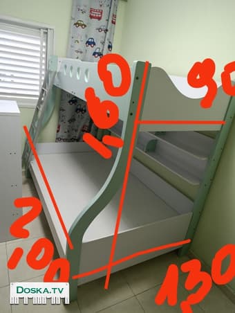 двухъярусную детскую кровать, нижний ярус полтора спальная, верхний одна спальная