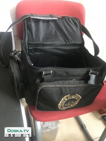 В хорошем состоянии,целая вся! сумка для видеокамеры или принадлежностей!