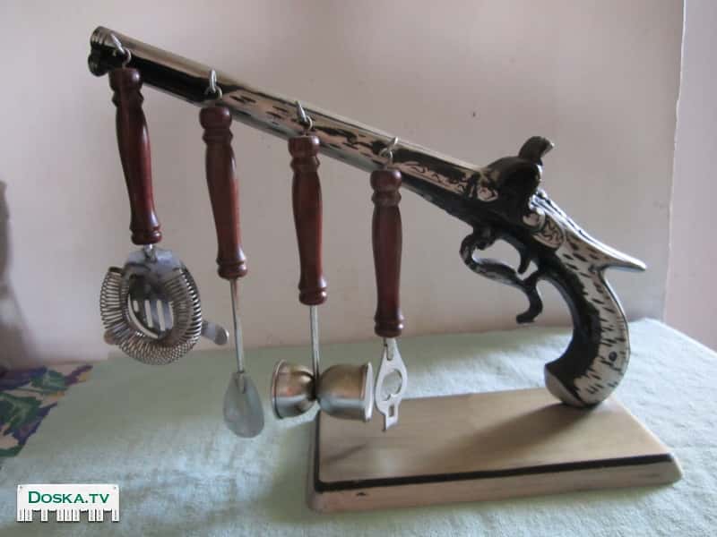 Набор кухонный,декоративный-"Пистоль" на сьемной подставке. Производство Тайваня 1990-х годов.