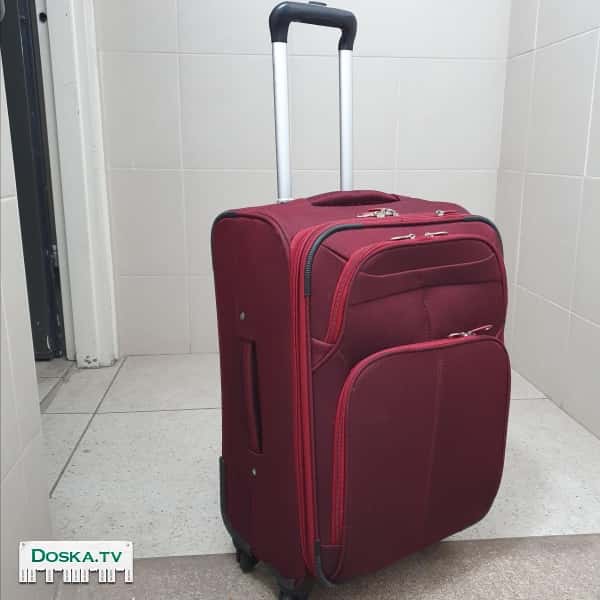 Чемодан 58Х35Х25 очень качественный подходит для подъёма в салон,4 колеса,телескопическая