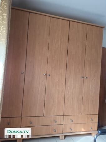 Пятидверный шкаф хорошего качества. Состояние как новый. Длина 2м. Цвет
