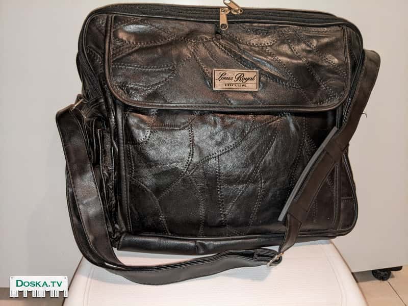 Деловая сумка-портфель. Размеры :35-30-10 см. Легкая и удобная. Два отделения.