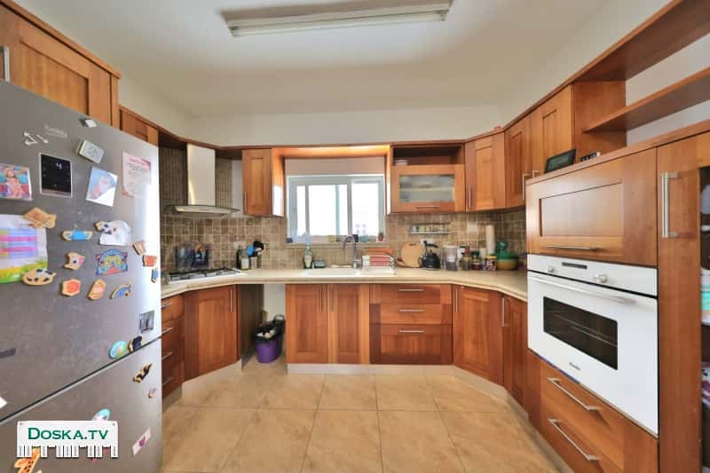 5 комнат + большой солнечный балкон, с красивым ремонтом, личная