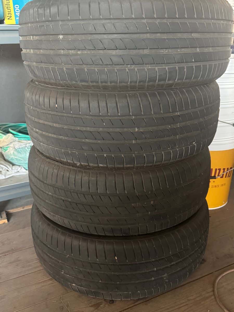 Новые покрышки 4 штуки на Мазда 3