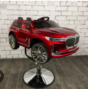 Детское кресло для парикмахерских в виде автомобиля BMW.