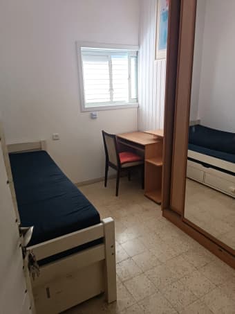 Сдаётся комната (без маклера) в квартире в Бат Яме (Ацмаут).