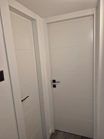 Установка полимерных дверей. Так же укладка плитки