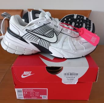 Новые белые кроссовки Nike, размер 38
