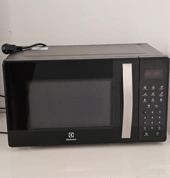 Микроволновая печь Electrolux Модель EMM23M38GB