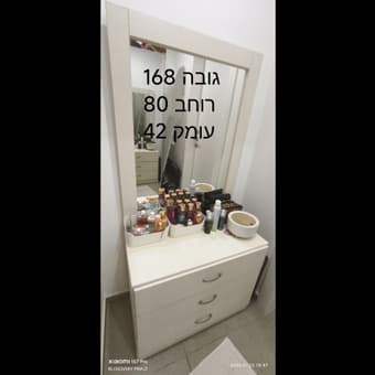 Светлая тумба с зеркалом и ящиками, как новая