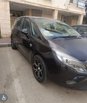 Opel Zafira 2016 6 рука 173800км