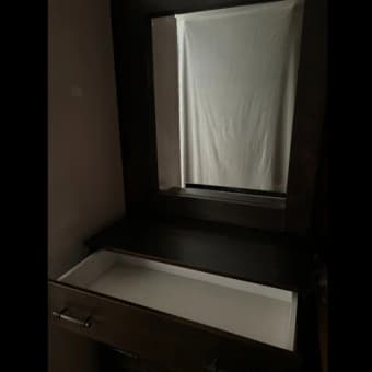 Деревянный комод с зеркалом и 2 тумбочки